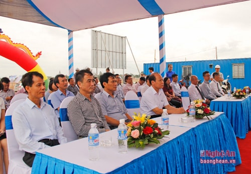 The representatives attended the ceremony.