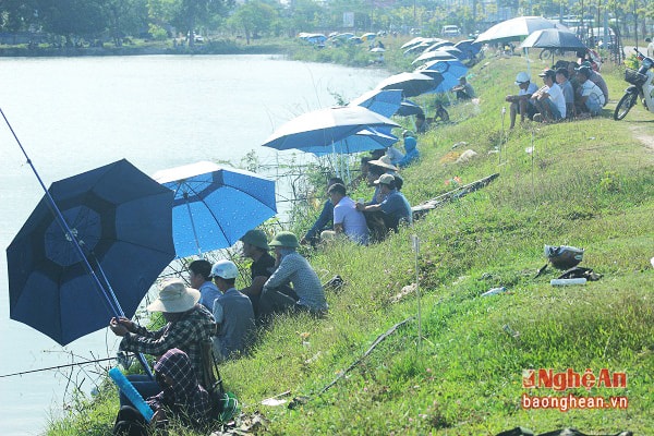 114 cần thủ đến từ trong ngoài tỉnh đã có mặt ngay từ sáng sớm để sẵn sàng cho buổi câu