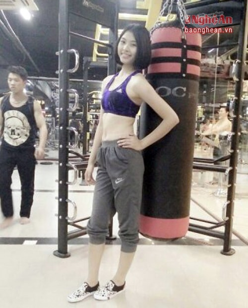 Tập Gym giữ vóc dáng.