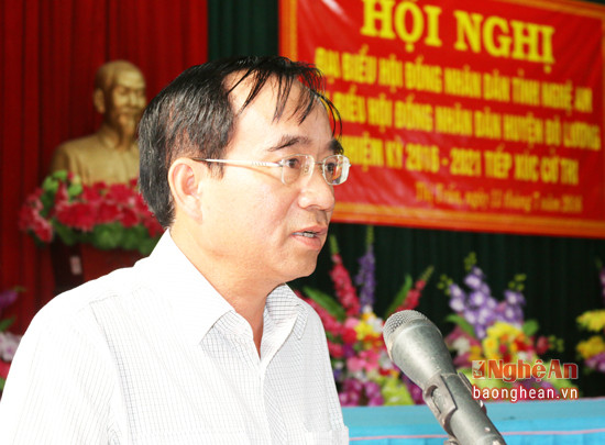 Đồng chí Hoàng Viết Đường- Phó Chủ tịch HĐND tỉnh phát biểu tại cuộc tiếp xúc.