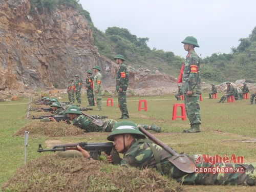 Kiểm tra bắn súng AK bài 1 cho chiến sỹ mới năm 2016 