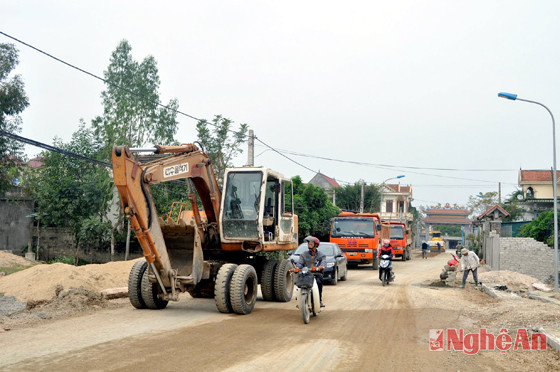 Thi công dự án nâng cấp đường giao thông từ Quốc lộ 1A nối với đê biển Bãi Ngang - Quỳnh Lưu.