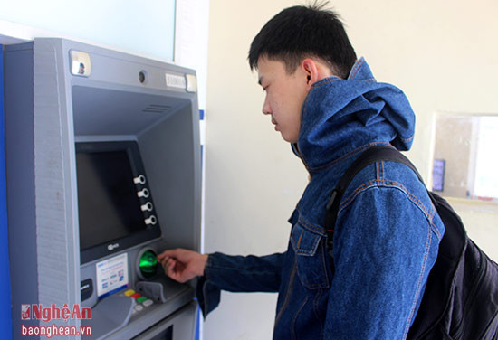 Khách hàng cũng có thể sử dụng thẻ ATM để thực hiện giao dịch thanh toán tiền điện