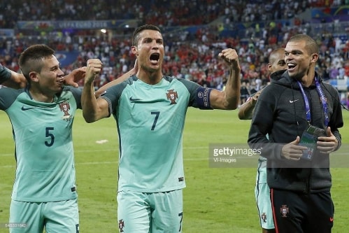 Pepe (áo đen), Ronaldo, Raphael Guerreiro (số 5) và thủ thành Patricio là 4 cầu thủ BĐN góp mặt trong 