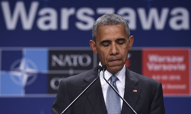 Từ châu Âu, Tổng thống Obama đã có những phát biểu đầu tiên sau vụ tấn công vào cảnh sát tại thành phố Dallas. Ảnh: The Guardian