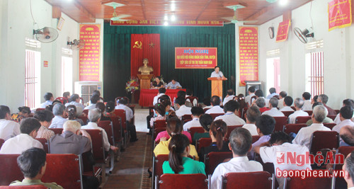 Đông đảo cử tri thị trấn Nam Đàn tham gia hội nghị. 