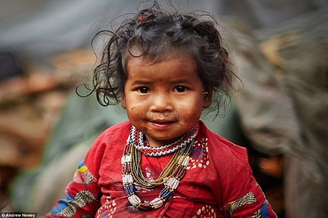 Người Raute cũng không tôn thờ một vị thần nào cả. Họ chỉ tôn thờ tự nhiên mà thôi.