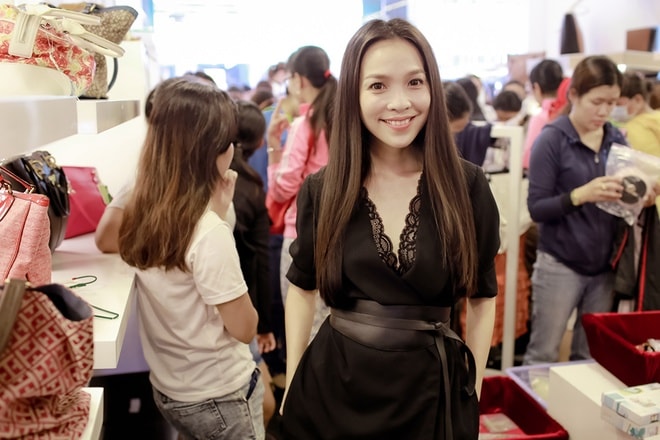 Hiền Thục thanh lý 10 tủ quần áo, phụ kiện trong vòng 6 giờ