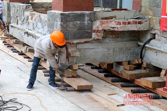 Chỉ cần chứa đến 15 công nhân tham gia di dời công trình này
