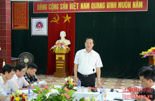 Đồng chí Lê Minh Thông yêu cầu các nhà thầu đẩy nhanh tiến độ thi công.