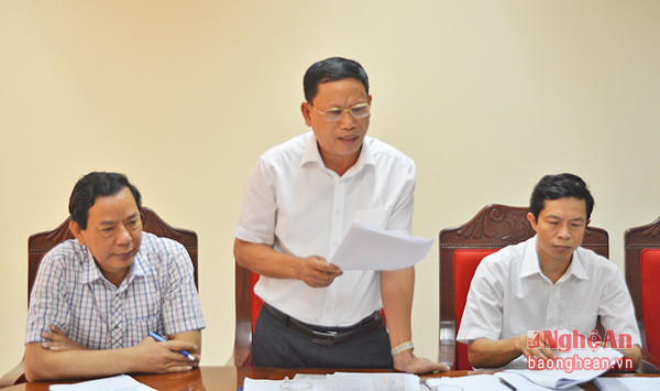 Đồng chí Tăng Ngọc Tuấn- Ủy viên BCH Đảng bộ tỉnh, Viện trưởng Viện Kiểm sát nhân dân tỉnh góp ý vào 