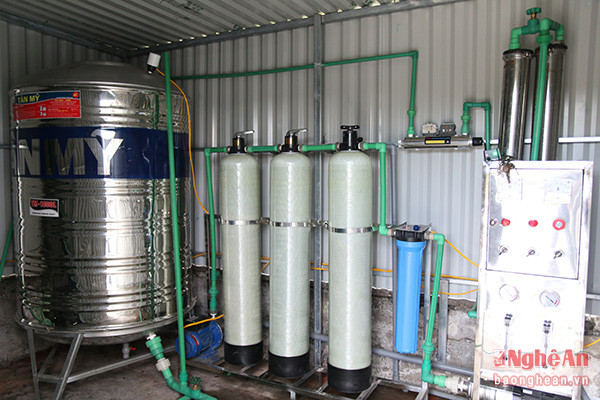Công ty đầu tư hệ thống nước uống RO tinh khiết cung cấp tới các nhà máy, phân xưởng.