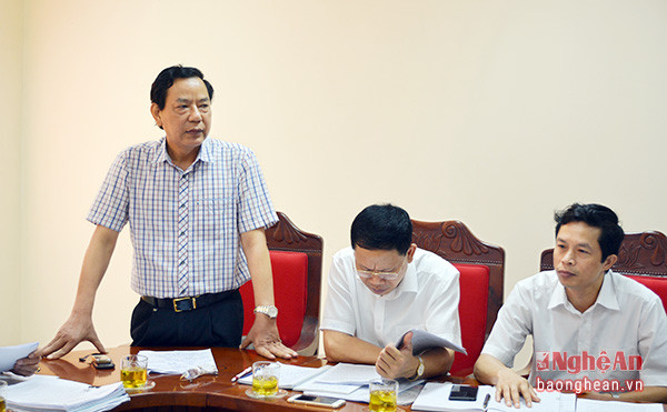 Đồng chí Nguyễn Hồng Kỳ- Ủy viên BCH Đảng bộ tỉnh, Giám đốc Sở GTVT giải trình các vấn đề các đại biểu quan tâm.