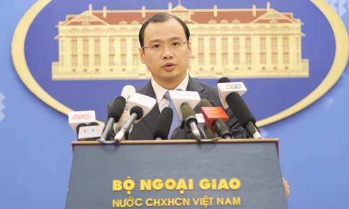 Ông Lê Hải Bình trả lời câu hỏi của các phóng viên trong cuộc họp báo chiều 14/7. Ảnh: Tùng Đinh.