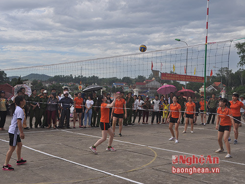 Những pha bóng đẹp của trận đấu giữa đội tuyển Công an huyện và Cụm Bích Hào.