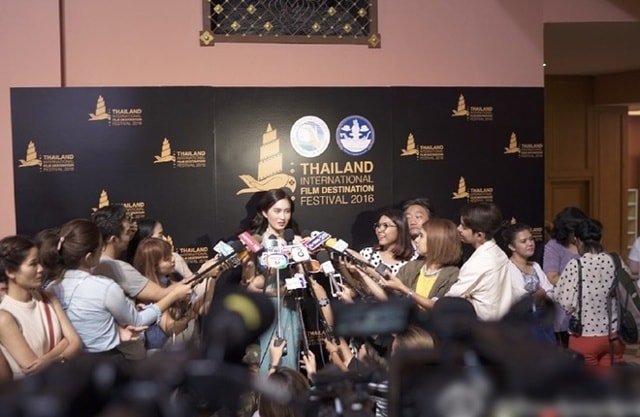 Nong Poy là người đẹp chuyển giới nổi bật châu Á. Cô giành ngôi Hoa hậu tại Miss Tiffany Universal và Miss International Queen năm 2004. Người đẹp thường được ca ngợi là Hoa hậu chuyển giới đẹp nhất Thái Lan bởi vẻ ngọt ngào, nữ tính. Những năm gần đây, Nong Poy đóng nhiều phim và được nhiều thương hiệu quốc tế mời dự sự kiện thời trang.