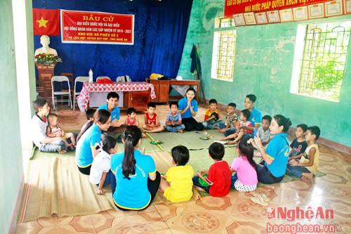 Đây là hoạt động nhằm tạo phong trào thi đua sôi nổi trong đoàn viên, sinh viên Trường Đại học Công nghệ Vạn Xuân, đồng thời hưởng ứng phong trào thanh niên tình nguyện của tuổi trẻ tỉnh nhà. Tham gia hoạt động tình nguyện lần này tại xã Liên Hợp (Quỳ Hợp) các đoàn viên thanh niên Trường Đại học Công nghệ Vạn Xuân đã thực hiện nhiều phần việc ý nghĩa như: Tổ chức lớp học bồi dưỡng kiến thức các môn tiếng Việt, Toán, tiếng Anh, Tin học cho thiếu nhi địa phương