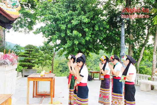 Đền Choọng là điểm đến tâm linh của du khách.