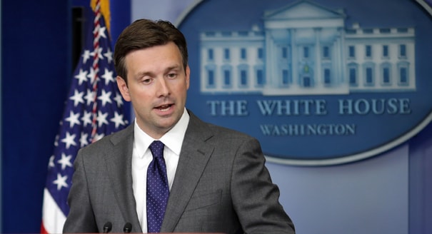 Người phát ngôn Nhà Trắng Josh Earnest. Ảnh: AFP.