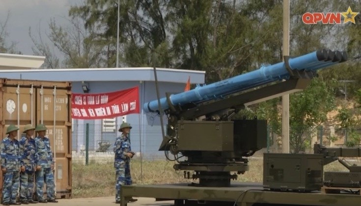 Tên lửa EXTRA (Extended Range Artillery) được Công ty công nghiệp quân sự IMI (Israel Military Industries) và Chi nhánh MLM Systems Division của Hãng Công nghiệp Hàng không Israel IAI (Israel Aircraft Industries) hợp tác phát triển, được đưa ra giới thiệu lần đầu tại Triển lãm hàng không Paris 2005.