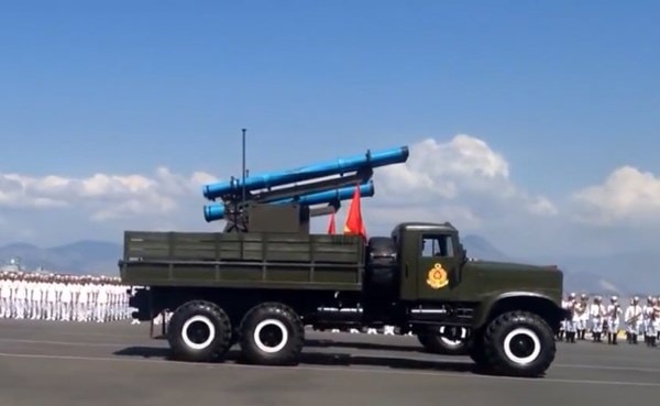Trong lễ kỷ niệm 60 năm thành lập Hải quân Nhân dân Việt Nam tại quân cảng Cam Ranh diễn ra vào ngày 2/5/2015, quân đội ta lần đầu tiên giới thiệu chính thức tên lửa đạn đạo EXTRA do Israel sản xuất.