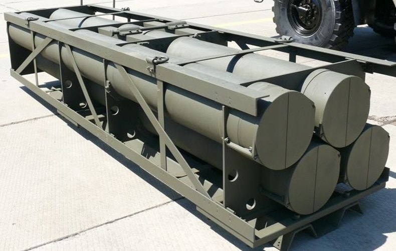 Đạn tên lửa được đặt trong thùng container kín, ghép thành nhóm 4 quả tên lửa thuận lợi cho việc bảo dưỡng, lưu kho bãi và khai thác sử dụng.