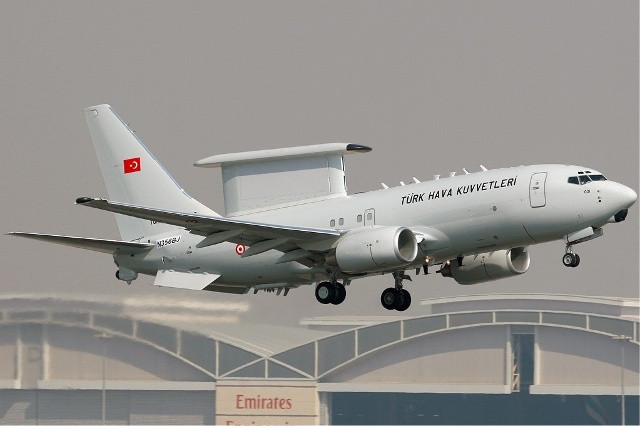 Phi đội tác chiến được chỉ huy bởi máy bay chỉ huy và cảnh báo sớm trên không Boeing 737 AEW&C (ảnh). Lực lượng vận tải quân sự có khoảng 15 C-130, 12 CT-160, 50 CN-235 và 7 A400M.