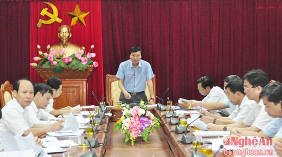 Đồng chí Lê Hồng Vinh - Ủy viên Ban Thường vụ Tỉnh ủy, Chủ nhiệm Ủy ban Kiểm tra Tỉnh ủy, Trưởng ban Kinh tế - Ngân sách HĐND tỉnh nêu, Chương trình hoạt động của HĐND tỉnh nhiệm kỳ cầm bám sát các được Đại hội 