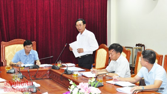 Đồng chí Nguyễn Xuân Hải - Giám đốc Sở Tài chính báo cáo kết quả thu chi ngân sách 6 tháng đầu năm, nhiệm vụ 6 tháng cuối năm 2016