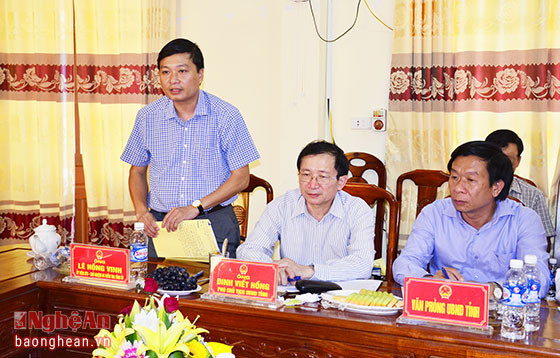 Đồng chí Lê Hồng Vinh - Ủy viên Ban Thường vụ, Chủ nhiệm Ủy ban Kiểm tra Tỉnh ủy phát biểu tại buổi làm việc.
