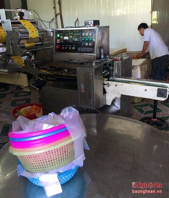 Anh Thanh đã xuất trình được giấy phép đăng ký kinh doanh kem Hoàng Bảo mà không có giấy tờ kinh doanh kem Tràng Tiền.