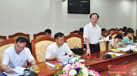 Đồng chí Nguyễn Văn Độ - Giám đốc Sở Kế hoạch và đều tư báo cáo tình hình thực hiện kinh tế - xã hội 6 tháng đầu năm, giải pháp 6 tháng cuối năm 2016