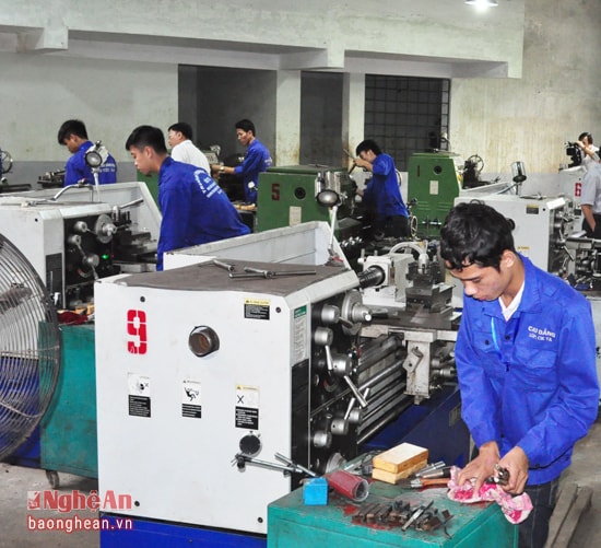 Cần quan tâm giải quyết việc làm cho lao động