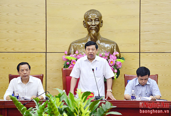 Đồng chí Nguyễn Xuân Đường - Phó Bí thư Tỉnh ủy, Chủ tịch UBND tỉnh chủ trì buổi làm việc.