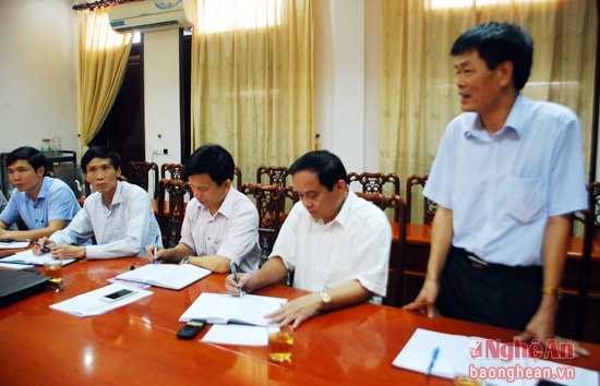 Đồng chí Tăng Văn Luyện - Phó Bí thư Thường trực Huyện Diễn Châu đánh giá cao vai trò đồng hành của Báo Nghệ An trong thực hiện nhiệm vụ chính trị, kinh tế, xã hội  trên địa bàn huyện.