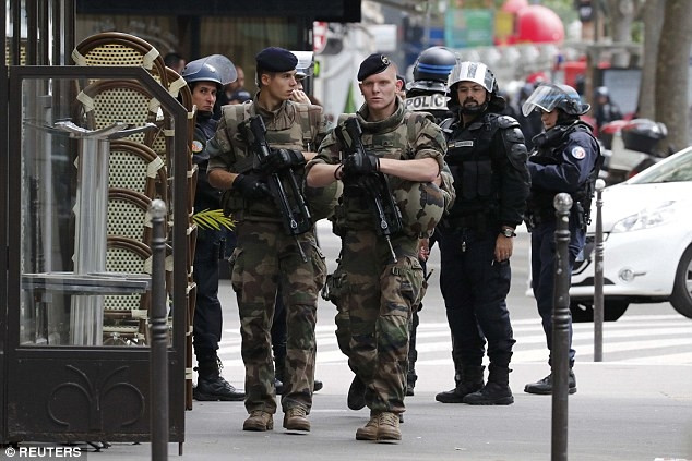 Hạ viện Pháp vừa gia hạn tình trạng khẩn cấp thêm 6 tháng sau vụ tấn công ở Nice.