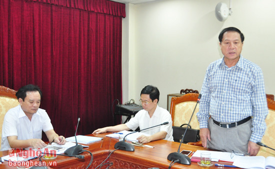 Đồng chí Lê Minh Thông - Ủy viên Ban Thường vụ Tỉnh ủy, Phó Chủ tịch UBND tỉnh tiếp thu các ý kiến quan tâm của các đại biểu liên quan đến chính sách 44 xã cận nghèo 30a
