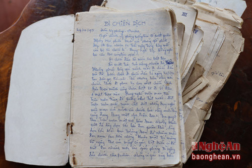 Những cuốn nhật ký được ông Huỳnh mang theo bên mình để ghi lại những kỷ niệm trải qua trong cuộc đời người lính. Mỗi nơi ông hành quân qua, mỗi cuộc chiến là một cảm xúc khác nhau nhưng tin thần chiến đấu vì dân tộc thì vẫn còn nguyên vẹn trong ký ức người lính già.