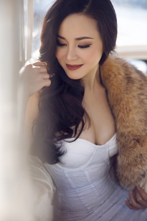 Vy Oanh khoe nhan sắc 'gái một con'