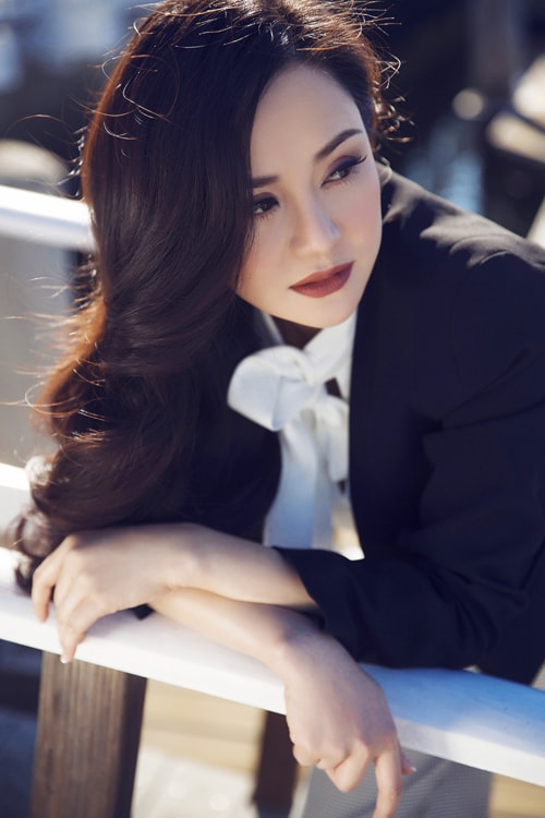Vy Oanh khoe nhan sắc 'gái một con'