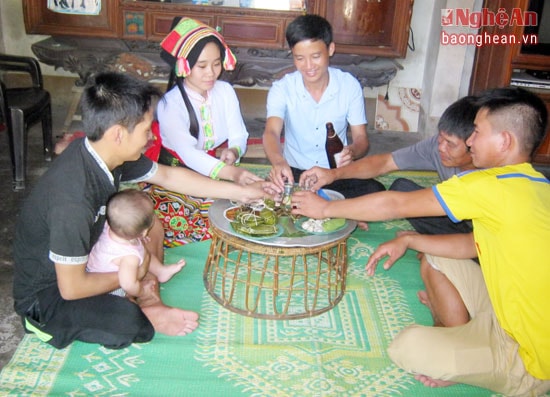 Sau những buổi làm việc mệt nhọc, gia đình lại được tụ họp quây quần vui vẻ bên mâm cơm để cùng nhau thưởng thức món ăn dân dã, bổ sung nhiều dưỡng chất và năng lượng quả là một điều tuyệt vời.