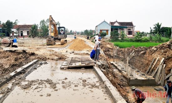Nhờ có xi măng hỗ trợ, người dân Quỳnh Bảng, Quỳnh Lưu triển khai làm đường giao thông nông thôn, ảnh minh họa, Thu Huyền