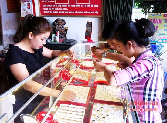 Giá vàng biến động mạnh trong tháng qua đã khiến cho 