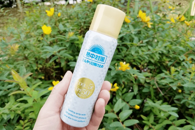 Bình xịt chống nắng và làm lạnh tức thì.