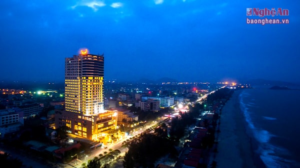 Một góc thị xã Cửa Lò về đêm.