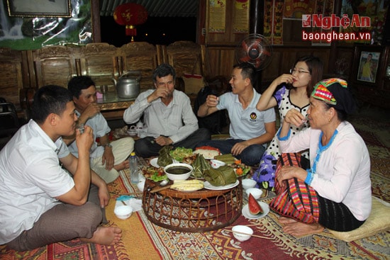 Vào những ngày bình thường hay là gia đình có tiệc, có khách, chiếc mâm không chỉ mang ý nghĩa chỉ là vật dụng mà nó còn có cả bề dày về nét văn hóa của đồng bào vùng cao.
