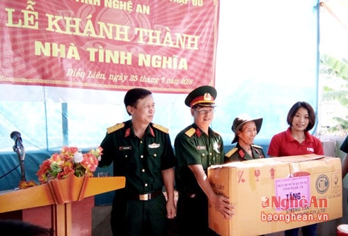 Bộ Chỉ huy quân sự tỉnh, Hội chữ Thập đỏ bàn giao nhà tình nghĩa cho gia đình bà Vượng