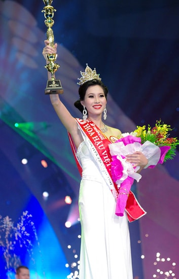 vi-sao-hoa-hau-thu-thao-duoc-long-cong-chung