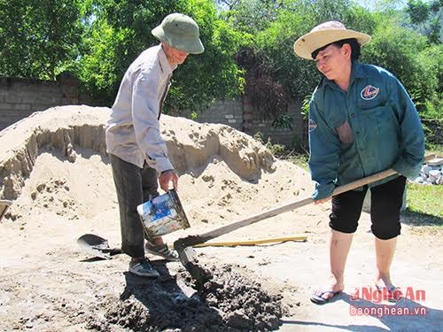 Nghề làm móng vất vả; cả chủ công trình và người lao động đều không quan tâm đến bảo hộ lao động