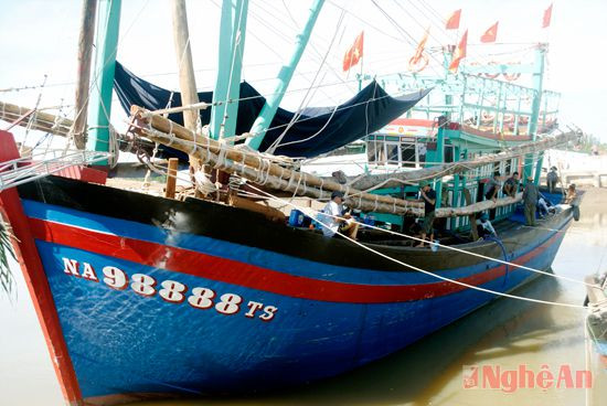 Tàu thuyền có công suất 90 - 400 CV ở Quỳnh Lưu đều được bà con ngư dân tham gia bảo hiểm.